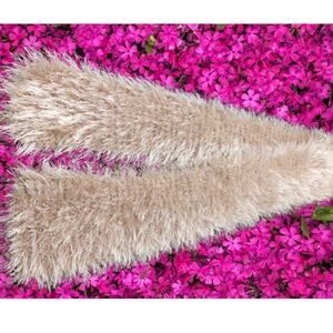 Fluffy Cream Faux Fur Scarf. High quality. Winter, fall, travel.